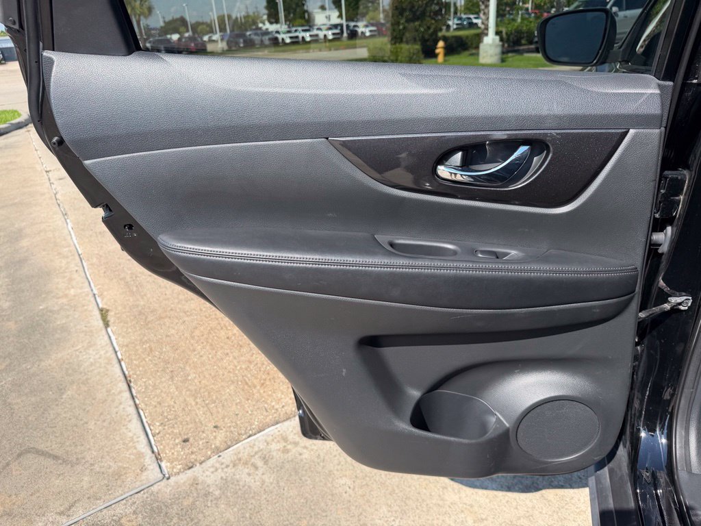 Used 2019 Nissan Rogue SV AWD/4WD image 13