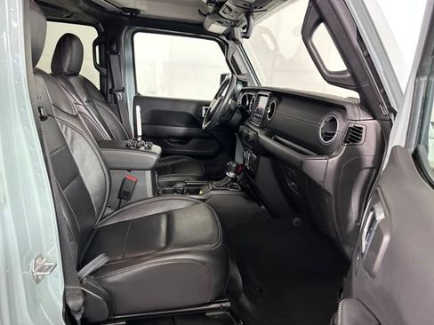 Used 2023 Jeep Wrangler Unlimited Sahara w/ Cold Weather Group image 28