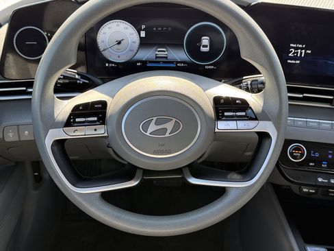 Used 2024 Hyundai Elantra SEL image 15