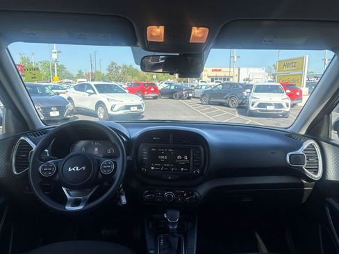 Used 2025 Kia Soul LX w/ LX Technology Package FWD image 31