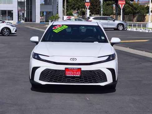 Used 2025 Toyota Camry SE FWD image 2