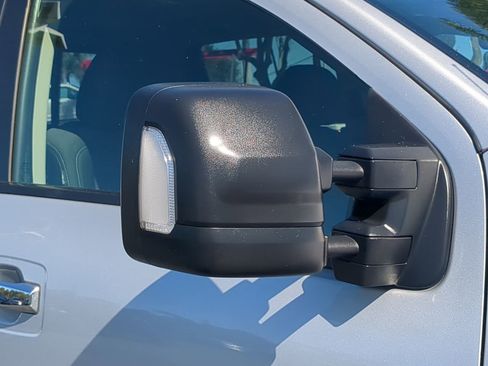 Used 2017 Nissan Titan SV image 12