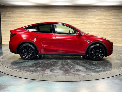 Used 2022 Tesla Model Y Long Range AWD/4WD image 23