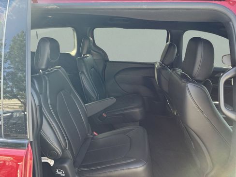 New 2026 Chrysler Pacifica Select w/ S Appearance Package FWD image 32