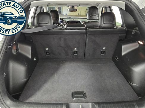 Used 2019 Jeep Cherokee Trailhawk w/ Comfort/Convenience Group AWD/4WD image 38