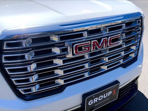 Used 2024 GMC Acadia Denali FWD image 30