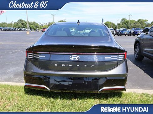 Used 2025 Hyundai Sonata SEL FWD image 21