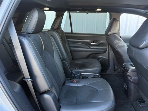 Used 2025 Toyota Grand Highlander AWD Hybrid image 33