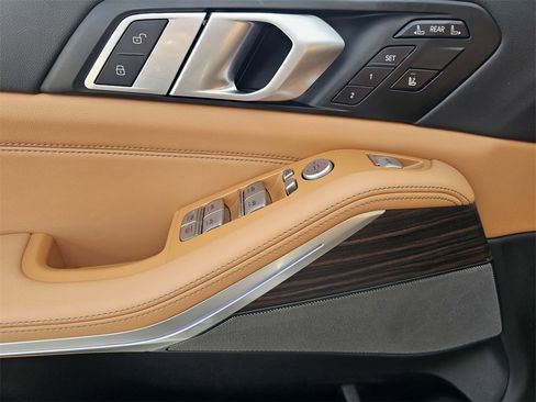 Used 2025 BMW X7 xDrive40i image 16