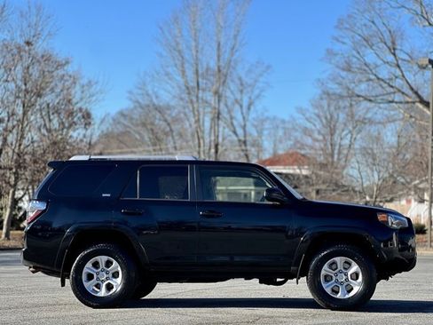 Used 2018 Toyota 4Runner SR5 image 4