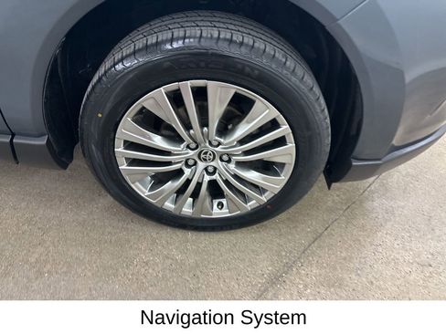 Used 2021 Toyota Venza Limited w/ Advanced Technology Package image 16