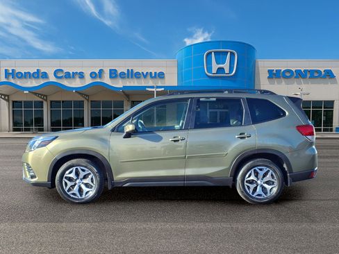 Used 2024 Subaru Forester Premium image 2