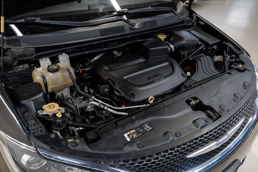 Used 2020 Chrysler Pacifica Limited FWD image 69