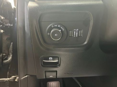 Used 2023 Jeep Grand Cherokee Limited w/ Luxury Tech Group II image 14