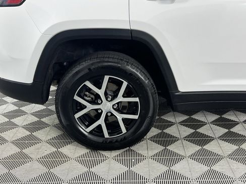 Certified 2024 Jeep Grand Cherokee Limited image 5