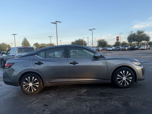 Used 2024 Nissan Sentra S FWD image 11