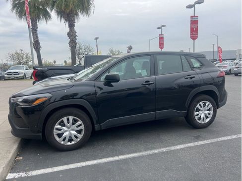 Used 2026 Toyota Corolla Cross L image 3