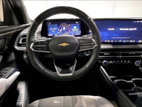 Used 2025 Chevrolet Traverse High Country w/ LPO, Floor Liner Package AWD/4WD image 6