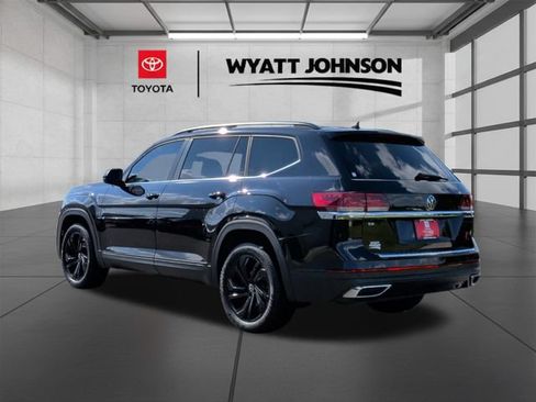 Used 2021 Volkswagen Atlas SE w/ Panoramic Sunroof Package FWD image 3