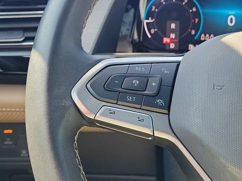 Used 2024 Volkswagen Atlas Cross Sport SE w/ Panoramic Sunroof Package FWD image 21