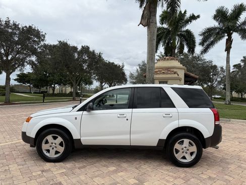 Used 2004 Saturn Vue 2WD V6 w/ Comfort Pkg image 6