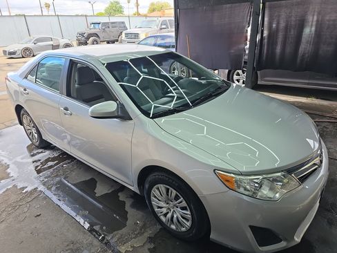 Used 2012 Toyota Camry LE image 19