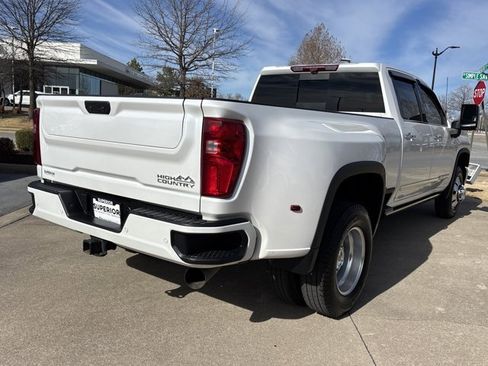 Used 2024 Chevrolet Silverado 3500 High Country w/ High Country Premium Package image 3