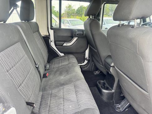 Used 2012 Jeep Wrangler Unlimited Sahara w/ Connectivity Group AWD/4WD image 19