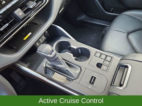 Used 2023 Toyota Highlander XLE image 21