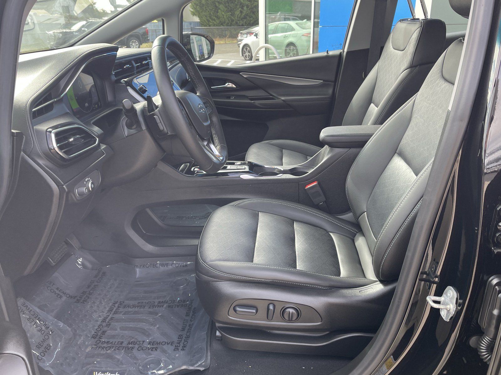 Used 2023 Chevrolet Bolt LT w/ Infotainment Package FWD image 11