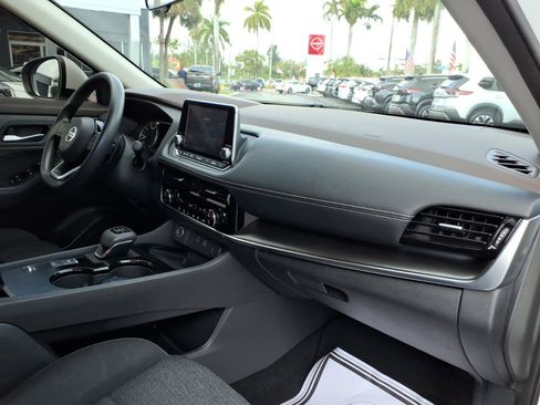 Certified 2021 Nissan Rogue SV image 21