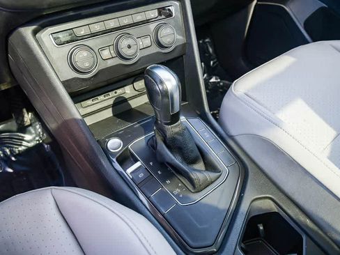 Used 2020 Volkswagen Tiguan SE w/ Panoramic Sunroof Package FWD image 20