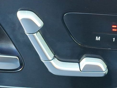 Used 2025 Mercedes-Benz GLC 350e 4MATIC image 27