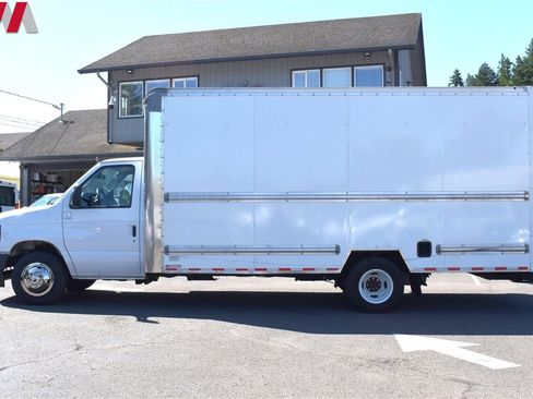 Used 2022 Ford E-350 and Econoline 350 Super Duty image 9