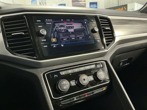 Used 2022 Volkswagen Atlas Cross Sport SE image 28