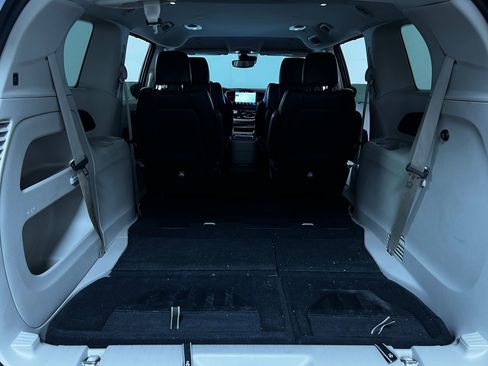 Used 2024 Chrysler Pacifica Touring-L image 29
