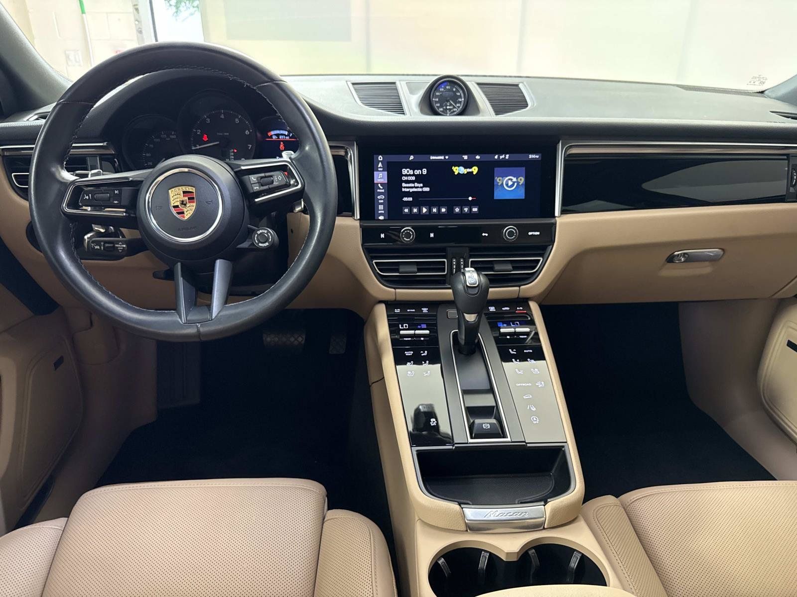 Used 2024 Porsche Macan AWD/4WD image 15