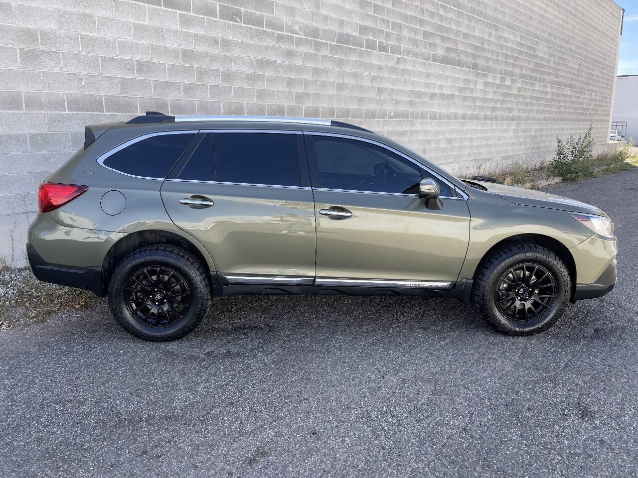 Used 2019 Subaru Outback 3.6R Touring w/ Popular Package #3A AWD/4WD image 3