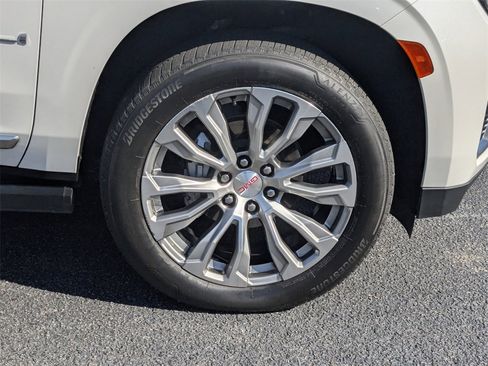 Used 2021 GMC Yukon Denali w/ Denali Premium Package image 12