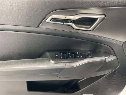 New 2026 Kia Sportage LX FWD image 17