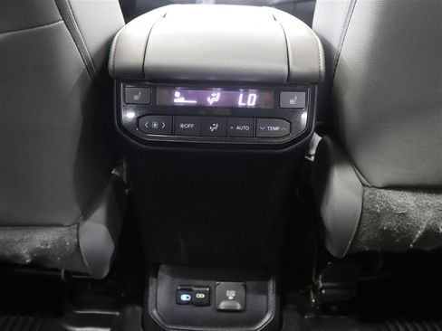 Used 2022 Toyota Highlander Platinum AWD/4WD image 23
