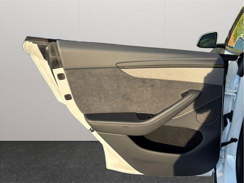 Used 2026 Tesla Model Y Long Range image 34