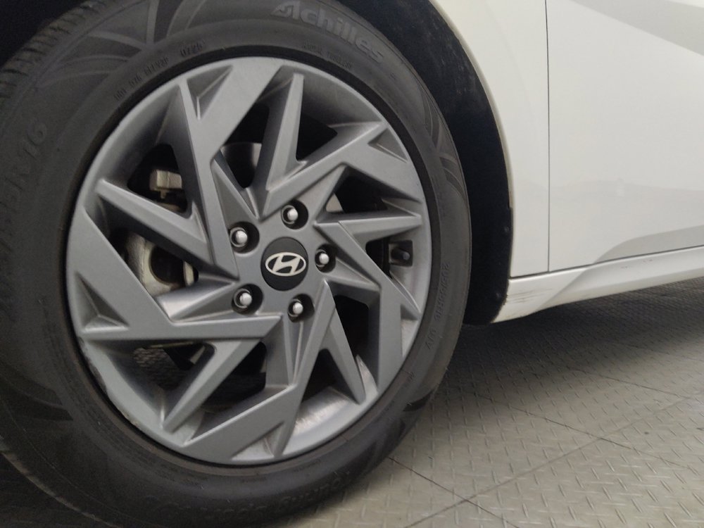 Used 2024 Hyundai Elantra SEL FWD image 31