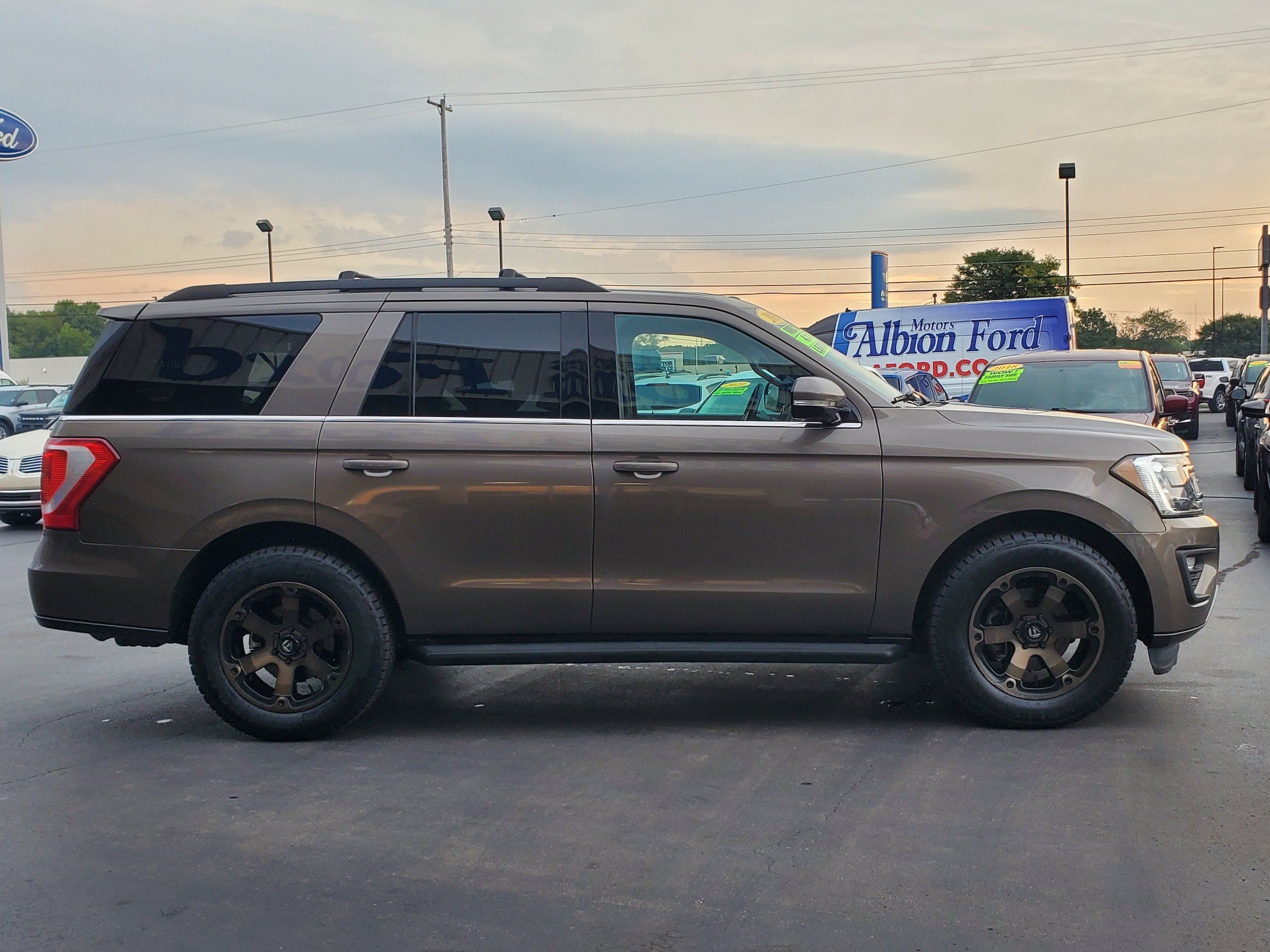 Used 2019 Ford Expedition XLT w/ Equipment Group 201A AWD/4WD image 5