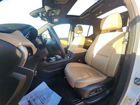 Used 2023 Chevrolet Traverse Premier image 46