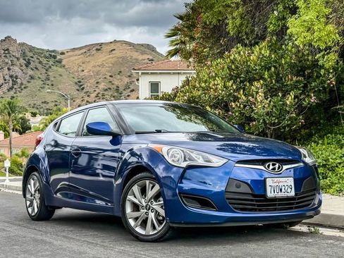 Used 2016 Hyundai Veloster FWD image 14