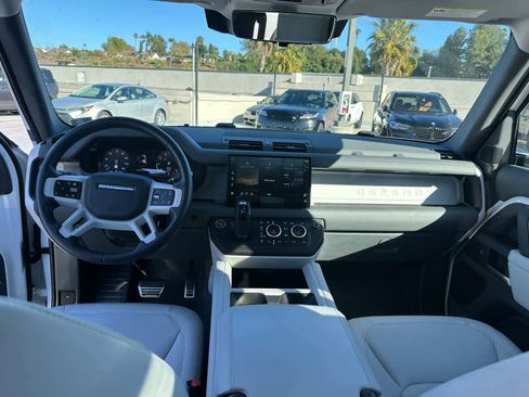 Used 2025 Land Rover Defender 110 S image 18