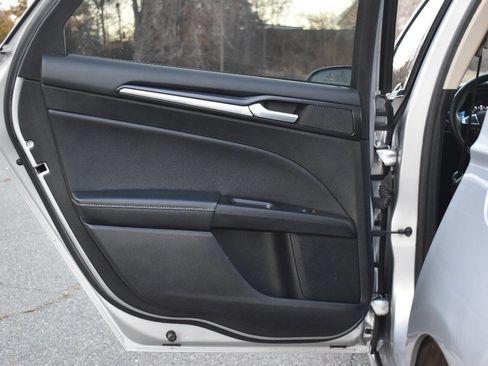 Used 2019 Ford Fusion Titanium image 10