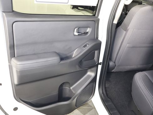 Used 2022 Nissan Frontier SV image 49