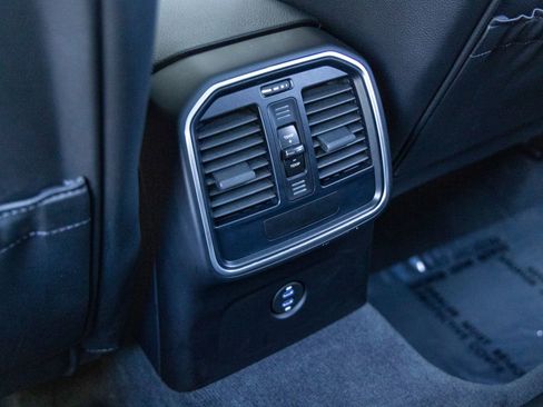 Certified 2025 Porsche Macan image 45